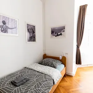 3* Konukevi Galeria